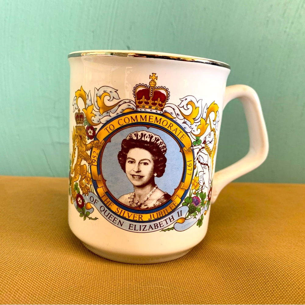 Silver Jubilee Queen Elizabeth II 1952-1977 Commemorative Cup Royal Grafton